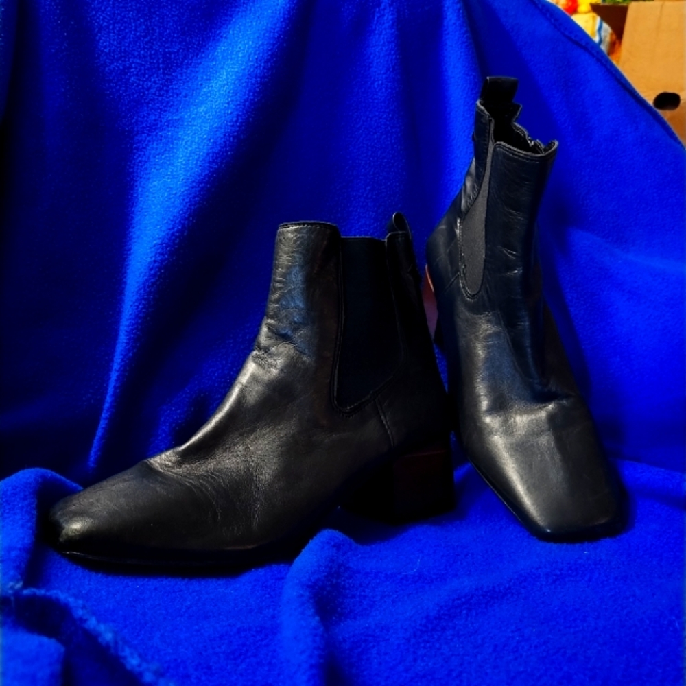 Franco Sarto premium leather ankle boots..